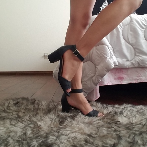 Vintage black heeled sandals - Picture 2 of 6